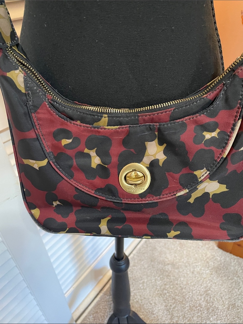 Baggallini Burgundy Black Gold Print Shoulder Bag